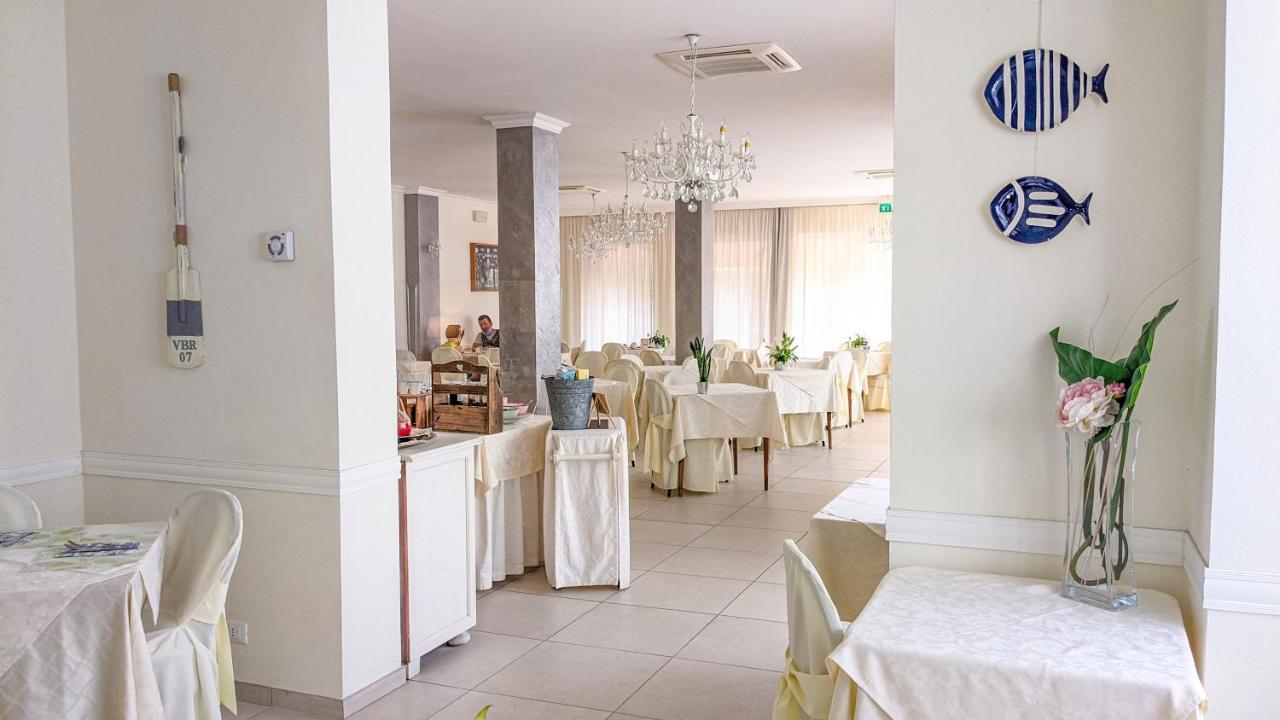 Hotel Explorer Cervia Exterior foto