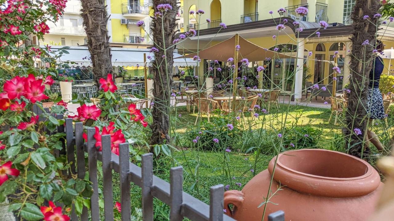 Hotel Explorer Cervia Exterior foto