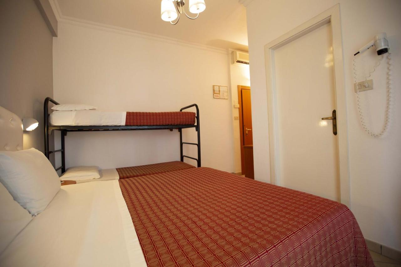 Hotel Explorer Cervia Exterior foto