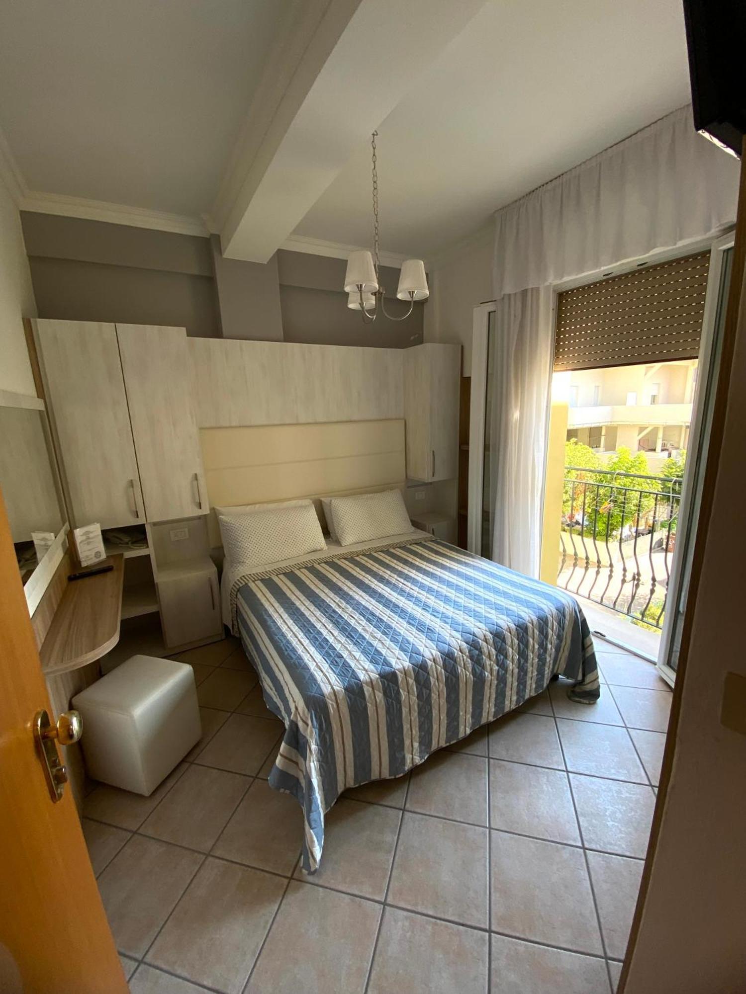 Hotel Explorer Cervia Exterior foto